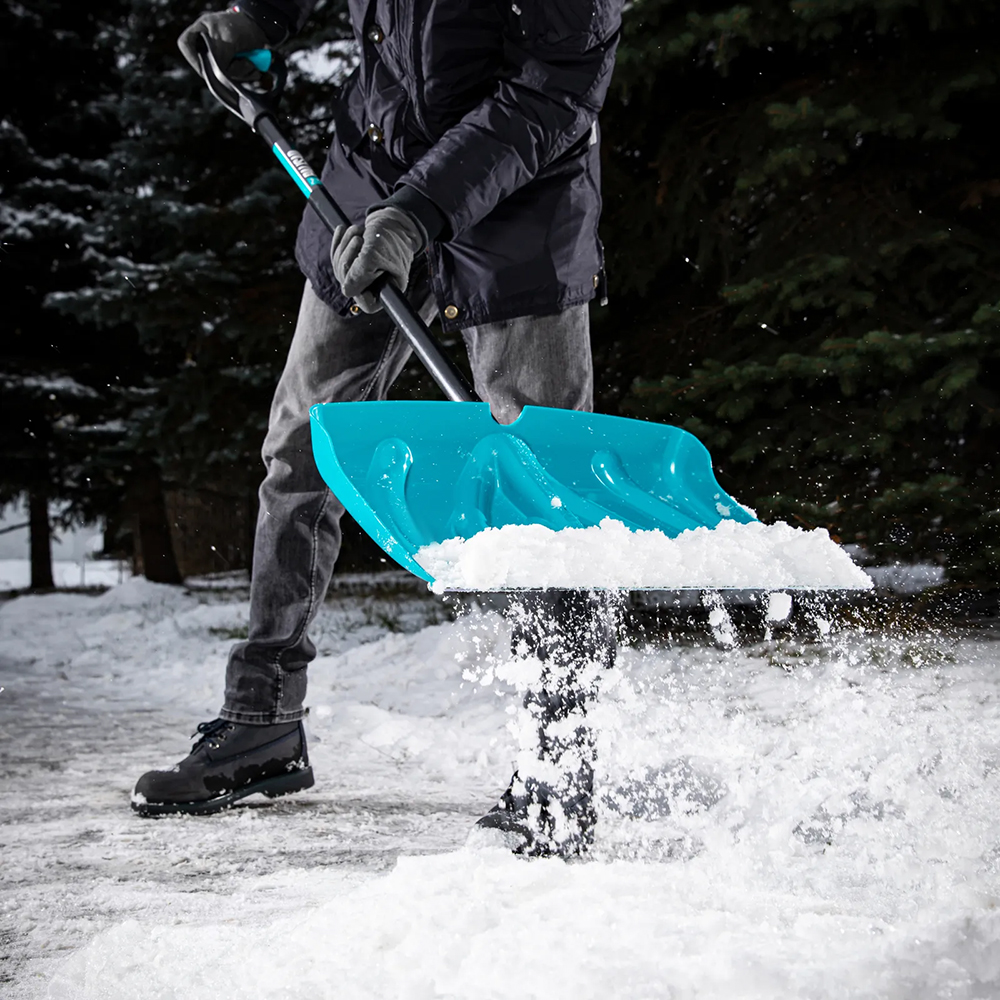 Лопата для уборки снега пластиковая LUXE, 460х335х1300 мм, металлопластиковый черенок // Palisad
