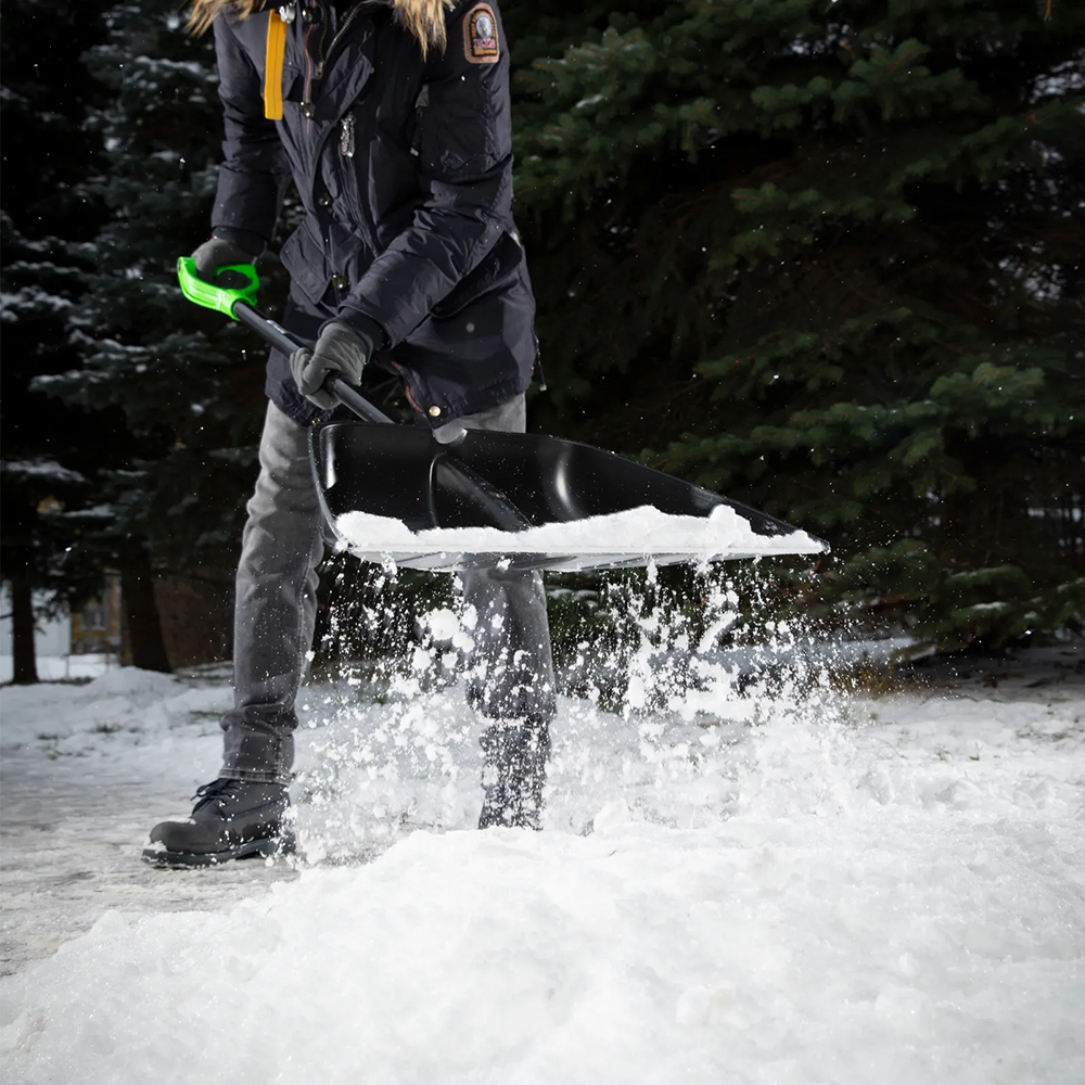 Лопата для уборки снега пластиковая PROFI, 550х415х1405 мм, алюминиевый черенок // Palisad