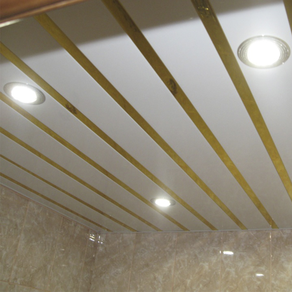 Комплект реечного потолка для ванной  1,35х0,9 м эконом AN85A белый матовый с раскладкой золото