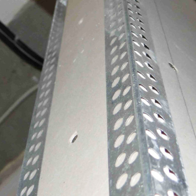 Уголок перфорированный алюминиевый 20х20 мм, 3 м